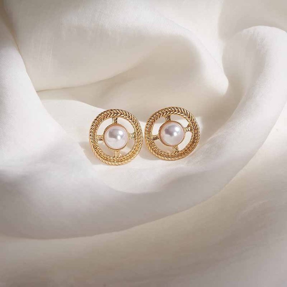 Round Hollow Pearl Stud Earring